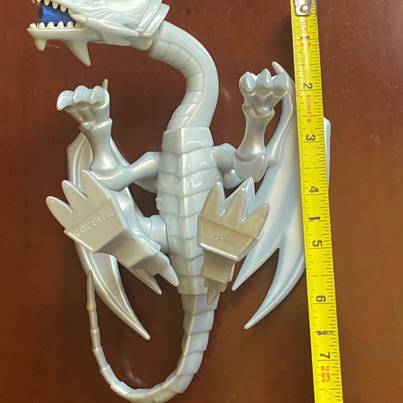 Vintage 1996 Blue Eyes White Dragon Yu-Gi-Oh Figure Toy Kazuki Takahashi - Picture 7 of 8